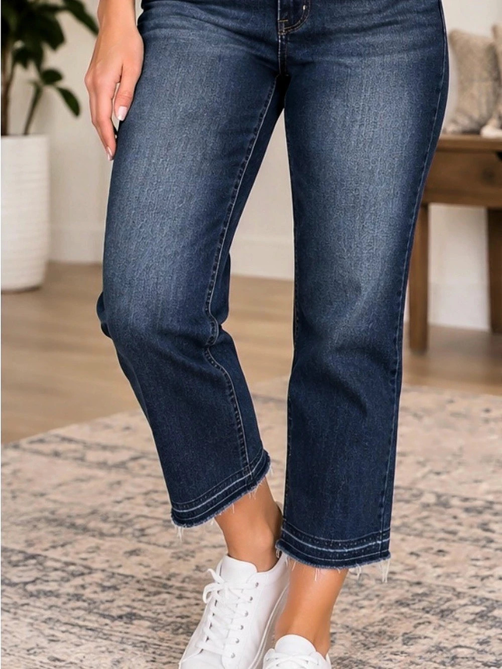 Women's Cropped Jeans in Blue Like New